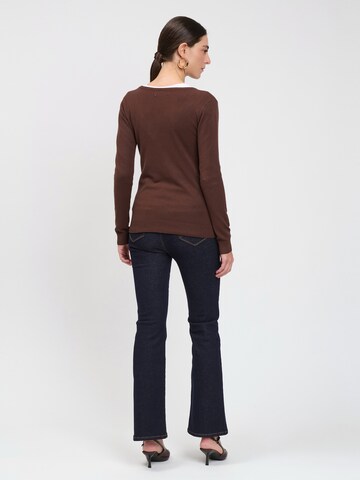 Influencer Sweater in Brown