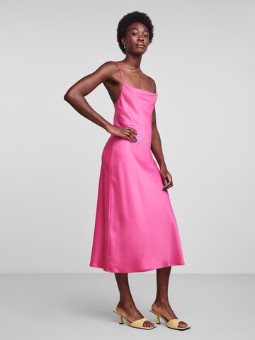 Robe Y.A.S en rose