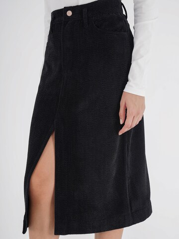 FRESHLIONS Skirt in Black