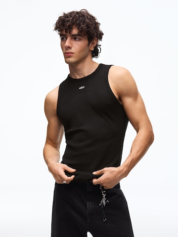 Tricou de la Bershka pe negru