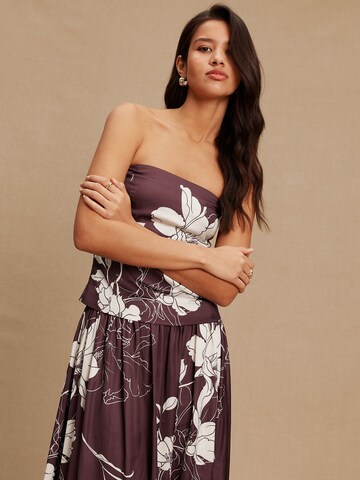 Next Τοπ σε καφέ: μπροστά