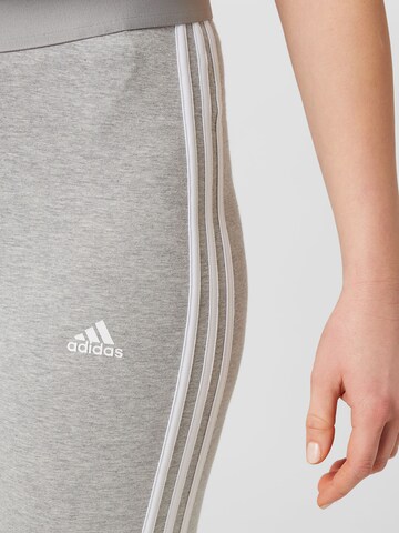ADIDAS SPORTSWEAR Štandardný strih Športové nohavice 'Essentials 3-Stripes ' - Sivá
