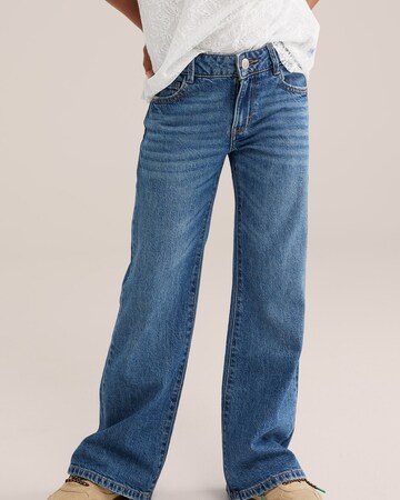 WE Fashion Flared Jeans in Blauw: voorkant