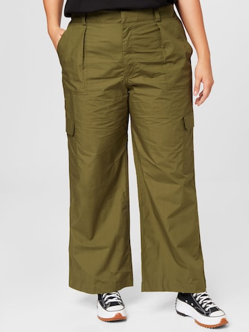 regular Pantaloni cargo di Cotton On Curve in verde: frontale