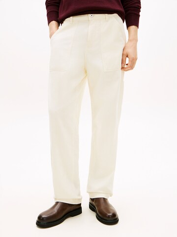 Regular Pantalon TOMMY HILFIGER en beige : devant