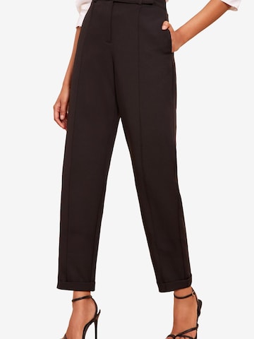 Friends Like These Regular Bügelfaltenhose in Schwarz: Vorderseite