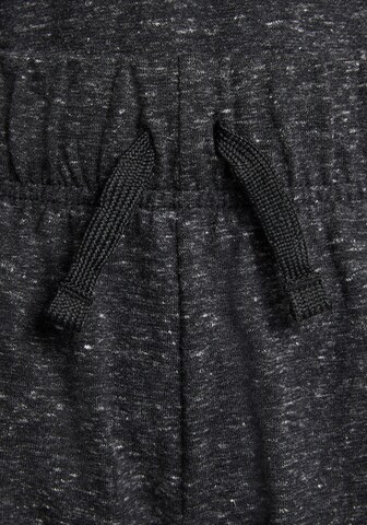 Nike Sportswear Regular Pants in Black