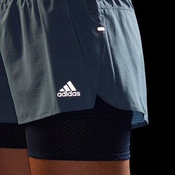 ADIDAS SPORTSWEAR Skinny Sportshorts in Blau