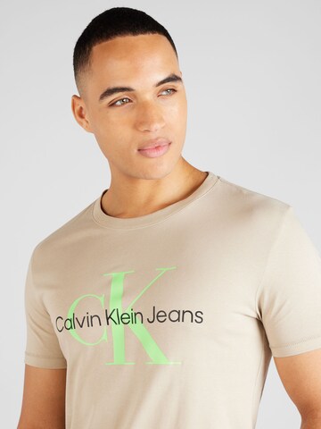 Calvin Klein Jeans قميص بلون بيج