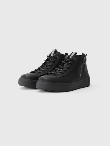 Bottines à lacets bugatti en noir