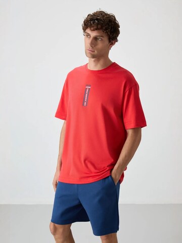 Tommy Life - Camisa em vermelho