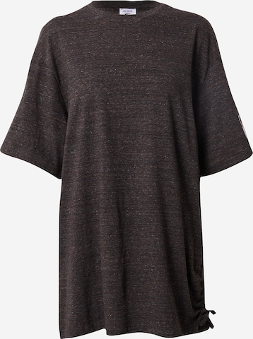 T-shirt Reebok en gris : devant