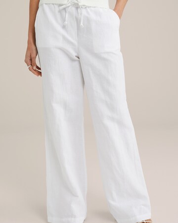 WE Fashion Loose fit Trousers in White