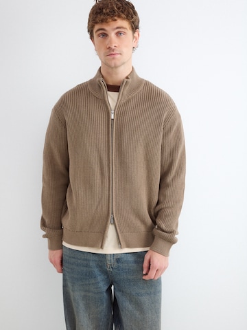 BALMOHK Strickjacke in Braun: Vorderseite