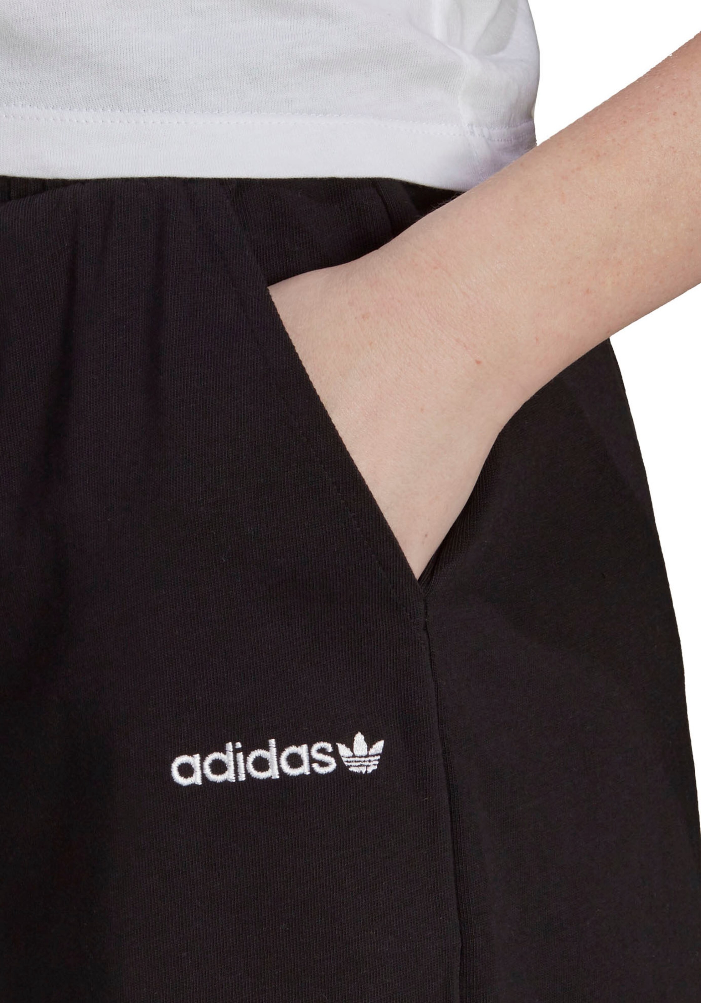 Loosefit Pantaloni di ADIDAS ORIGINALS in nero