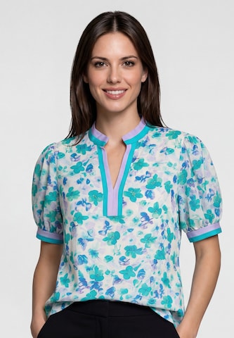 Usha - Blusa em azul: frente