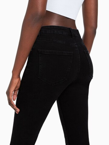 Bershka Skinny Fit Дънки в черно