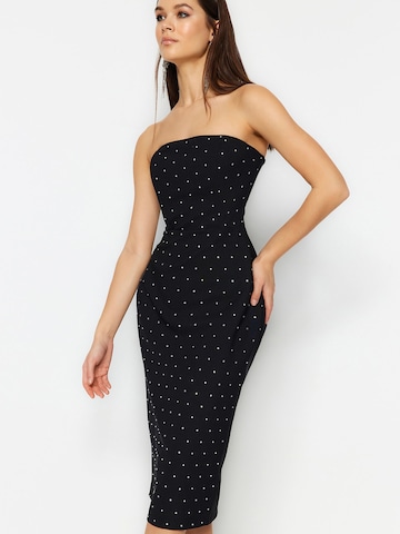 Rochie de cocktail de la Trendyol pe negru: față