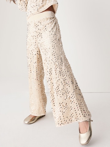 Next - Conjunto en beige: frente