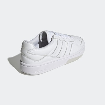 ADIDAS ORIGINALS - Zapatillas deportivas bajas 'Courtic' en blanco