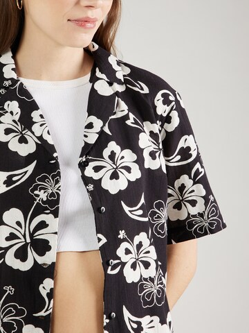 Camicia da donna 'ALOHA' di PIECES in nero