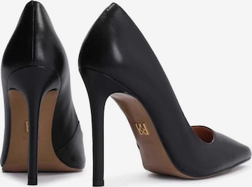 Kazar Pumps in Black