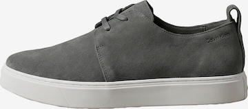 Chaussure à lacets Calvin Klein en gris : devant