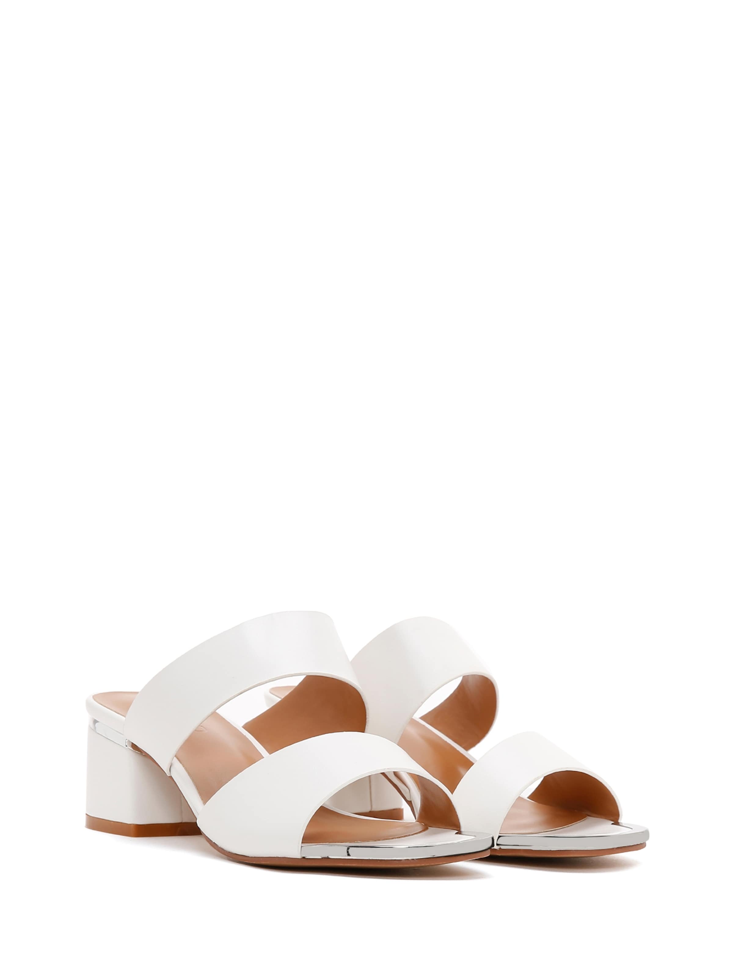 Zoccoletto di Derimod in bianco