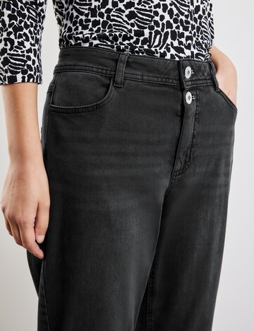 TAIFUN Tapered Jeans i grå