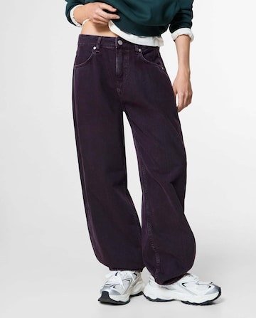 Red Bull Racing x Pepe Jeans Loosefit Jeans in Rood: voorkant