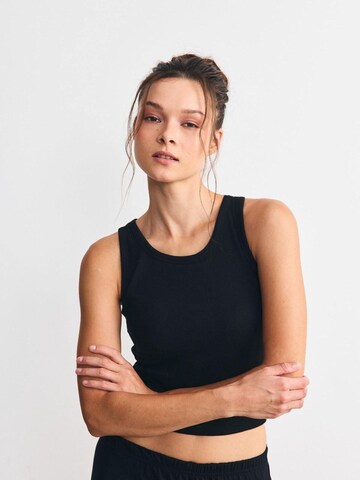 C&City Top in Zwart: voorkant
