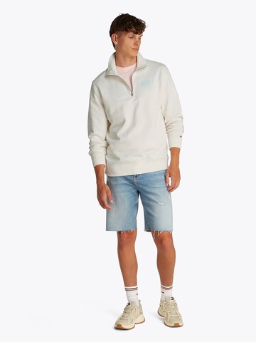 Felpa di Tommy Jeans in bianco