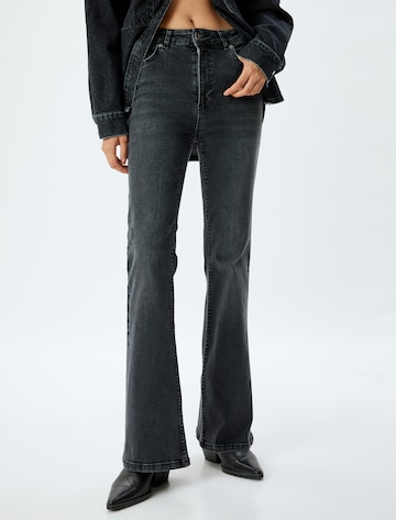 Koton Flared Jeans in Zwart: voorkant