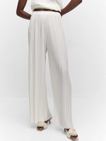 Loosefit Pantaloni 'PARMA' di MANGO in beige: frontale