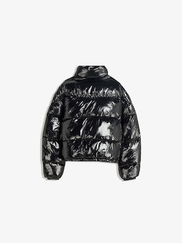 Geacă de iarnă de la Bershka pe negru