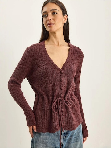 Bianco Lucci - Casaco de malha em castanho