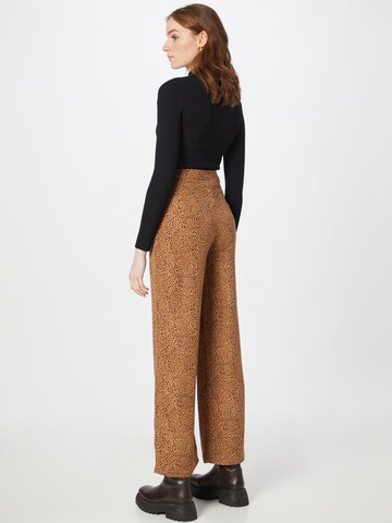 In The Style - Pierna ancha Pantalón plisado 'BILLIE & SUZIE' en beige