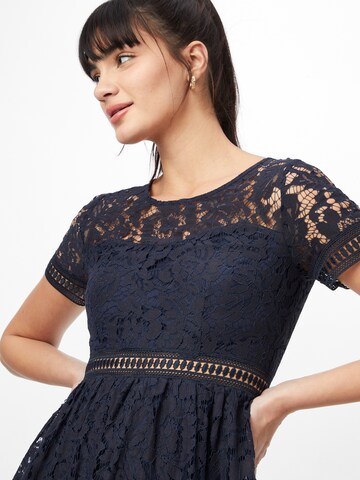 Rochie de la APART pe albastru