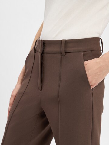 Cambio Loose fit Pleat-front trousers 'Amelie' in Brown