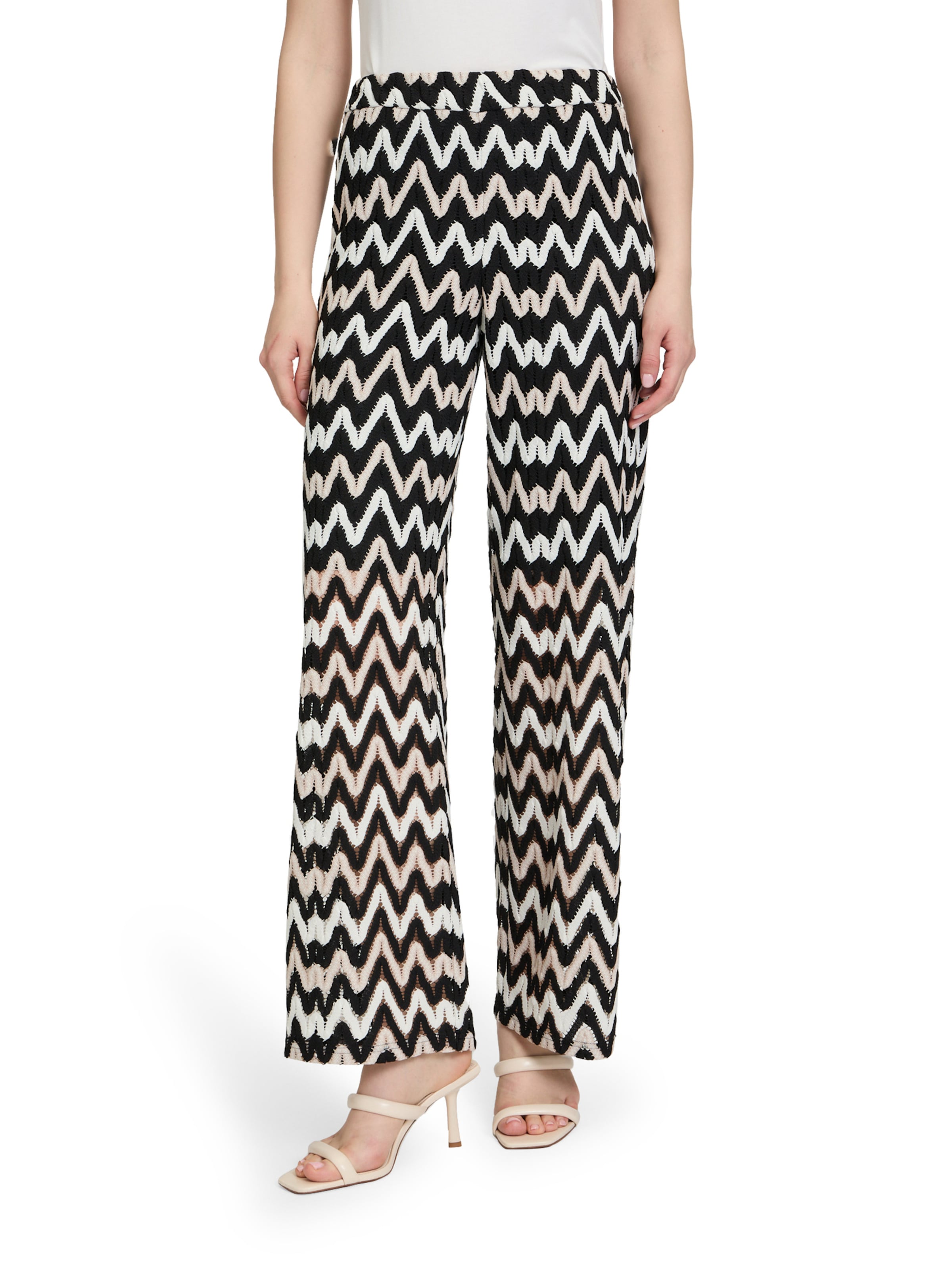 Betty & Co Loose fit Pants in Black: front