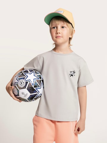 SATURNDAY Shirt 'Fußball' in Grey: front