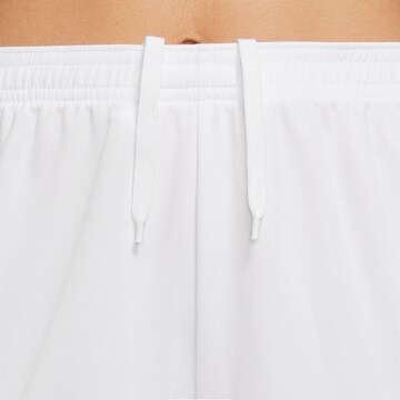 Regular Pantalon de sport 'Academy23' NIKE en blanc