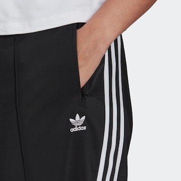 ADIDAS ORIGINALS - Loosefit Pantalón 'Adicolor Classics Firebird Primeblue ' en negro