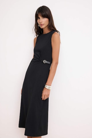 Trendyol - Vestido en negro: frente