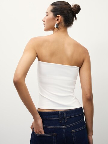 Next Top | bela barva