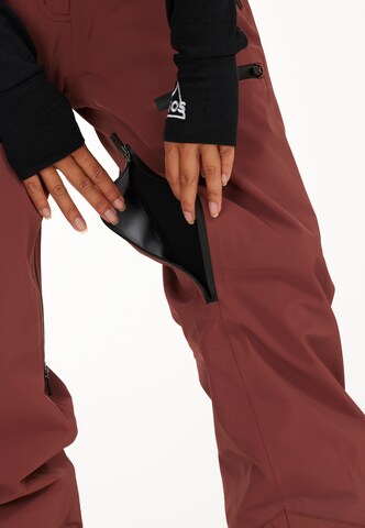 SOS Regular Athletic Pants 'Silverton' in Red