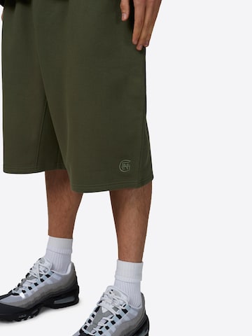 Loosefit Pantaloni di Good For Nothing in verde