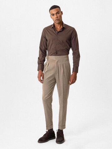 Tapered Pantaloni con pieghe 'Abelard' di Antioch in beige
