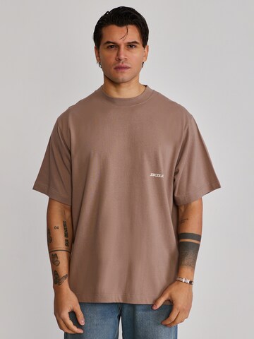 T-Shirt SikSilk en marron : devant