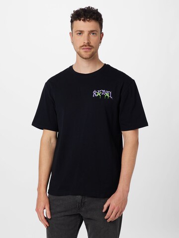 Redefined Rebel T-shirt 'Dawson' i svart: framsida